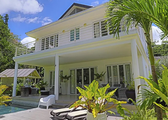 Les Jolies Eaux - Chateau Elysium Beau Vallon (Mahe)